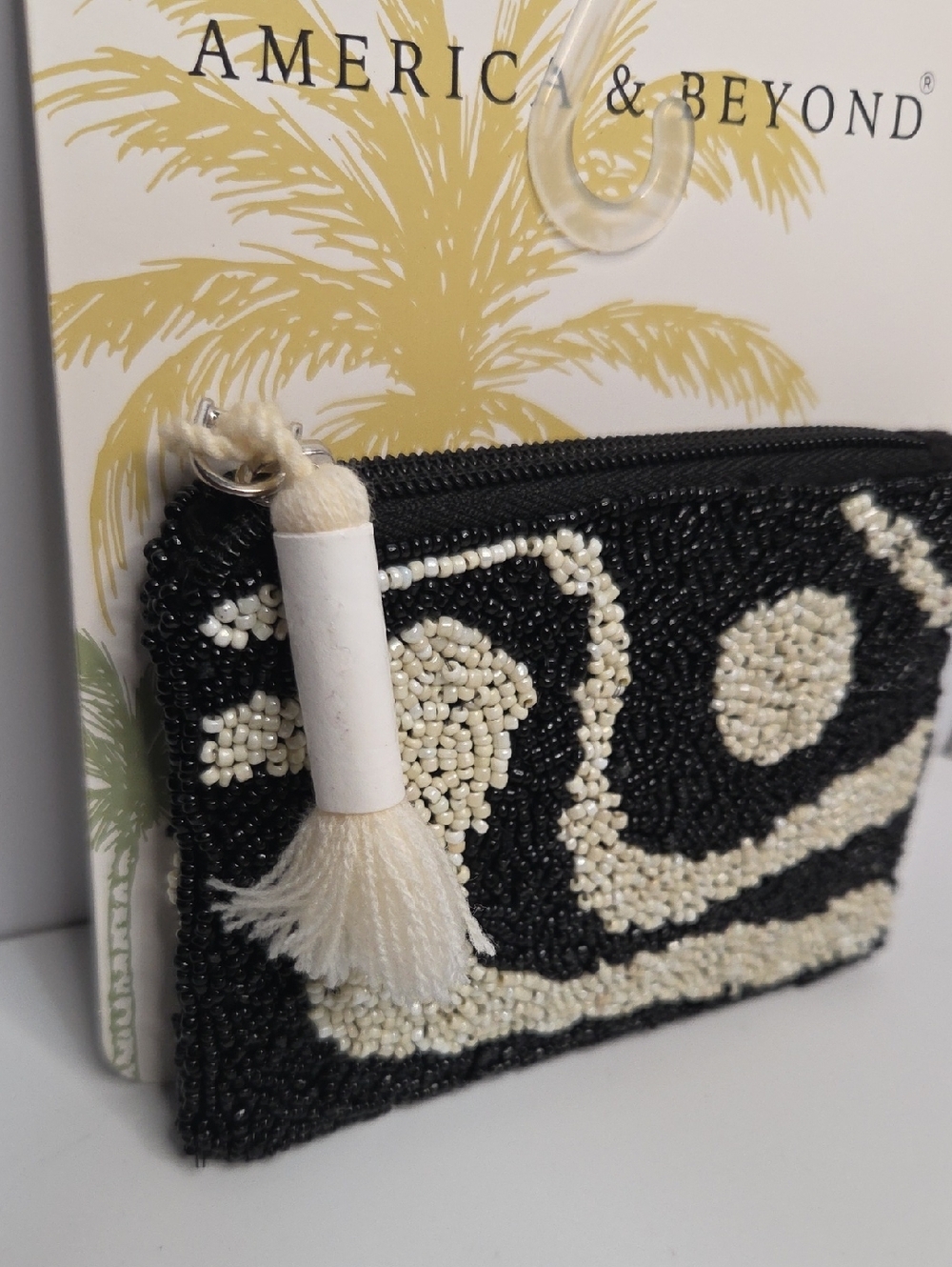 🖤▪️America & Beyond ▪️Beaded Black and White Swirl Zip Coin Pouch - Picture 4 of 5